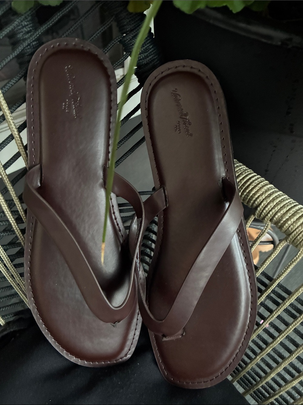 Universal Thread Brown Leather Flip Flop Sandals